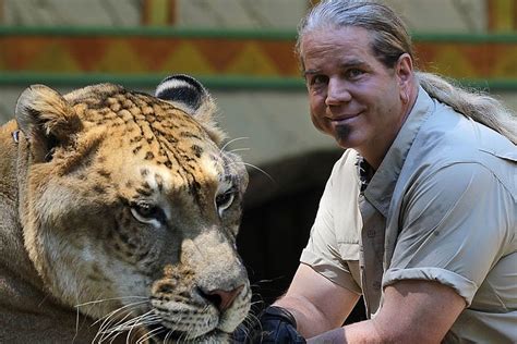 Tiger King: Murder, Mayhem and Madness [2020 .